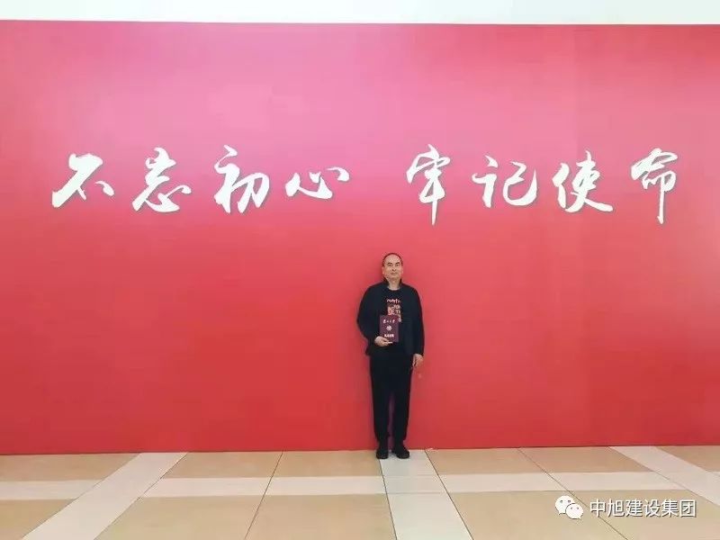 “復(fù)旦學(xué)習(xí) 紅色幸?！边M行時-集團參加非公企業(yè)黨組織書記黨員出資人等示范培訓(xùn)