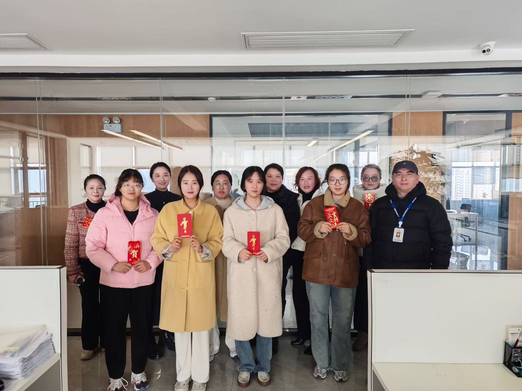 集團工會組織開展“三八”國際勞動婦女節(jié)慰問活動